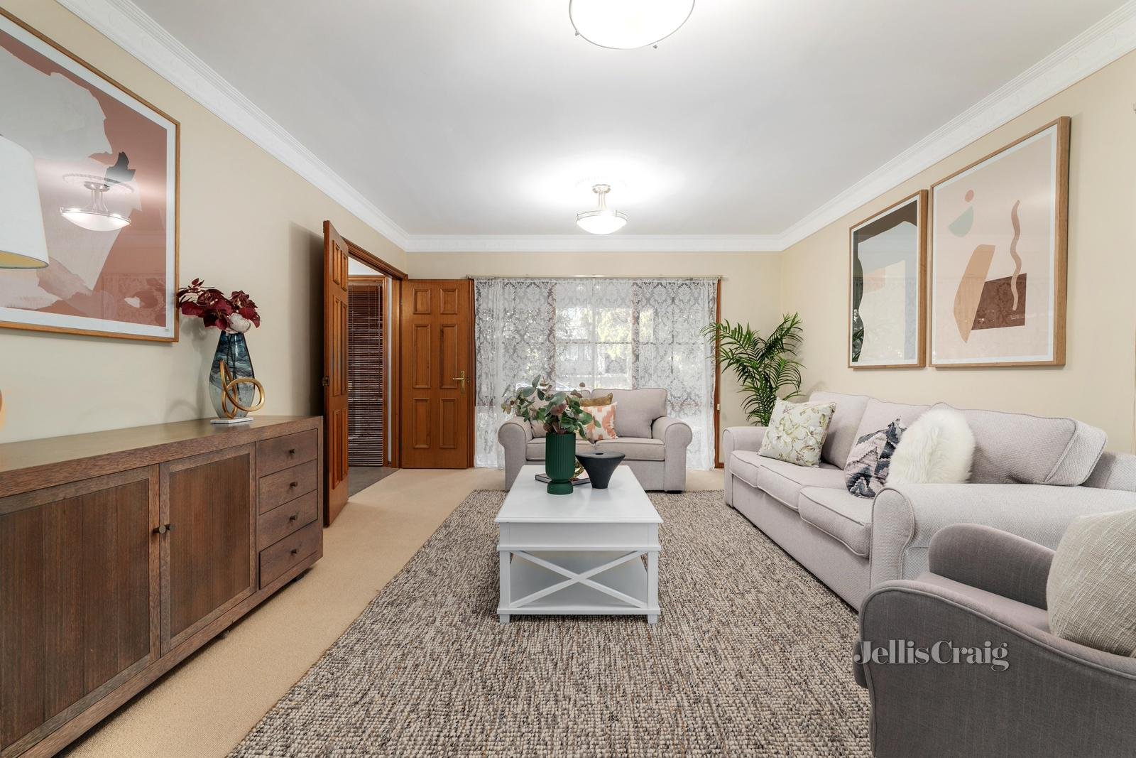 35 Paxton Drive, Glen Waverley image 2