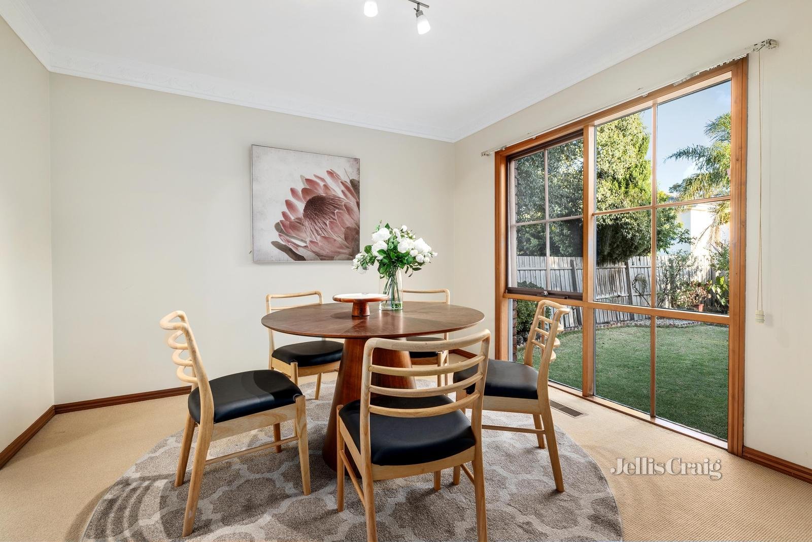 35 Paxton Drive, Glen Waverley image 4