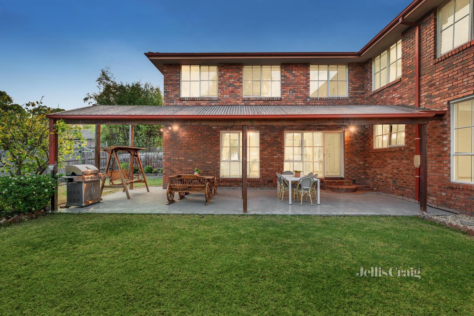 35 Paxton Drive, Glen Waverley image 11