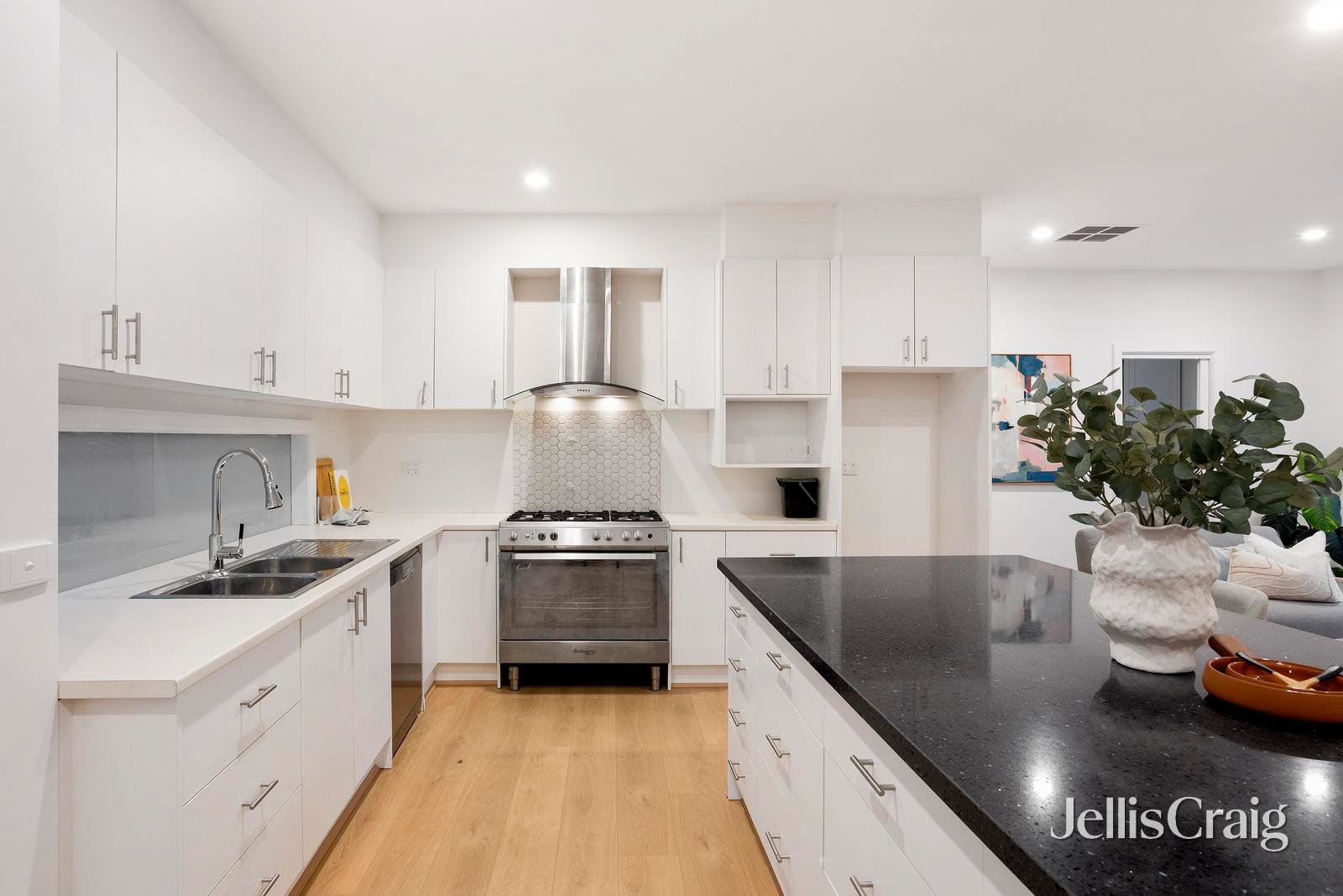 35 Plumer Street, Croydon image 4