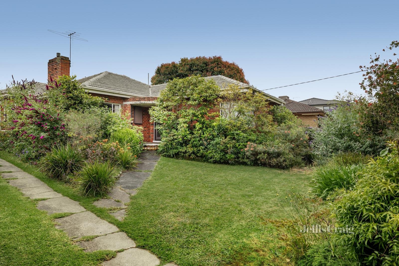35 Simpsons Road, Box Hill image 2