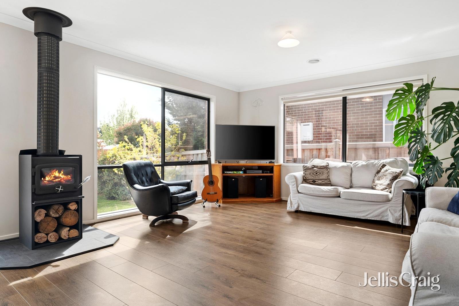 35 South Road, Woodend image 2