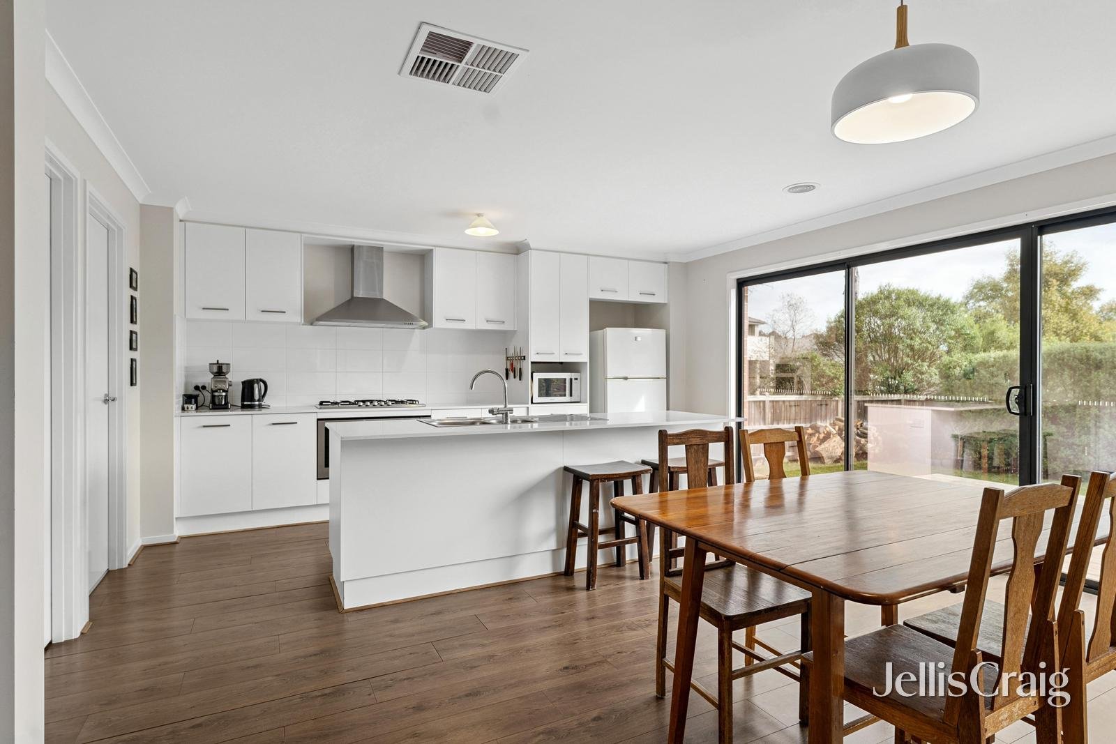 35 South Road, Woodend image 5