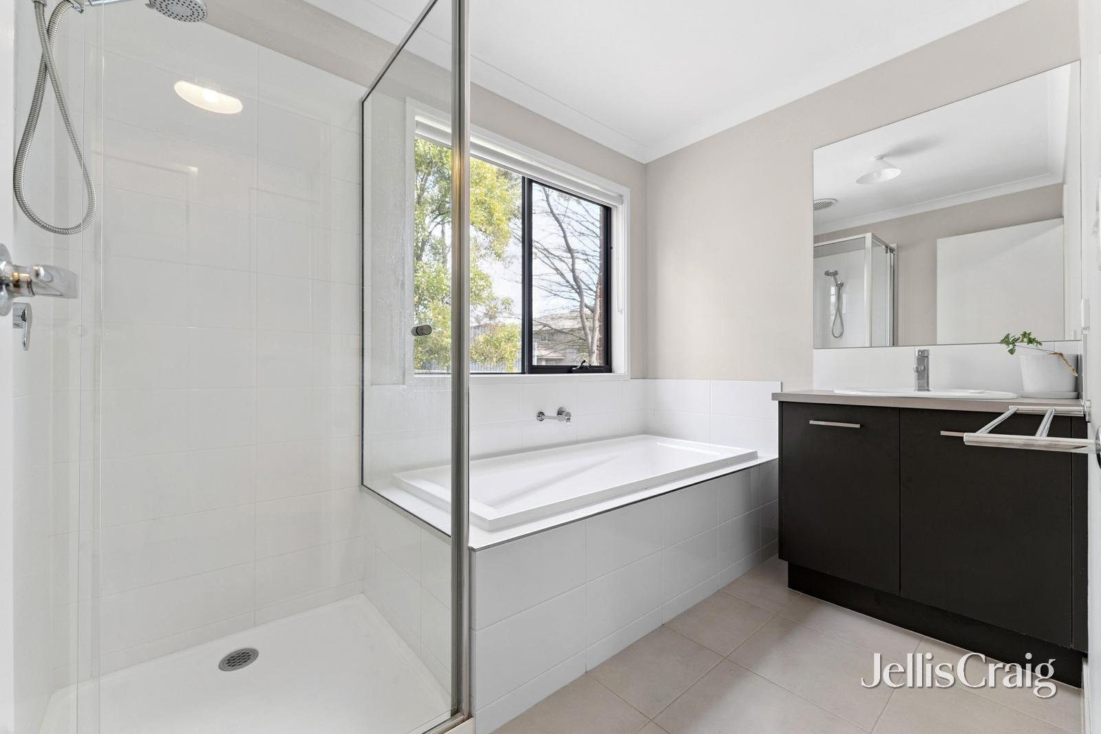 35 South Road, Woodend image 9