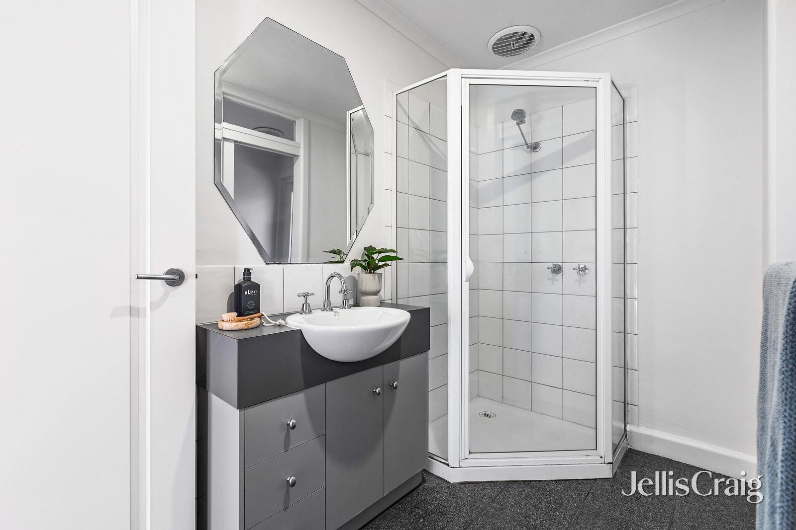 3/5 Southey Court, Elwood image 6