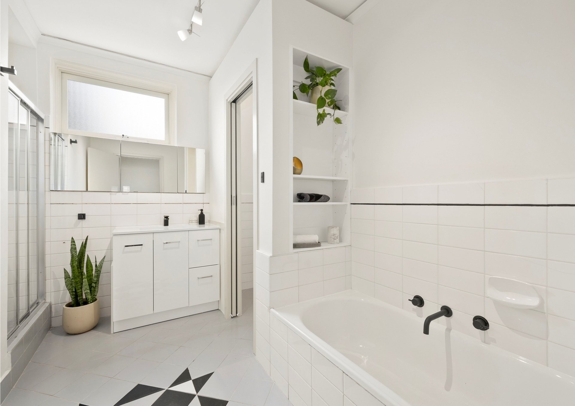Property Gallery Thumbnail 3