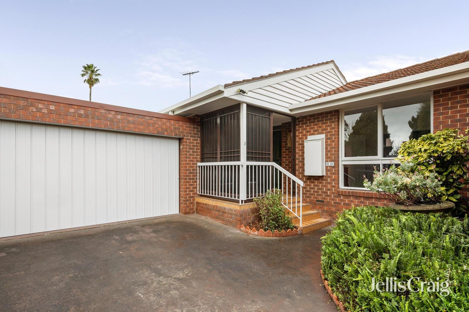 3/5 St Huberts Road, Carnegie image 1