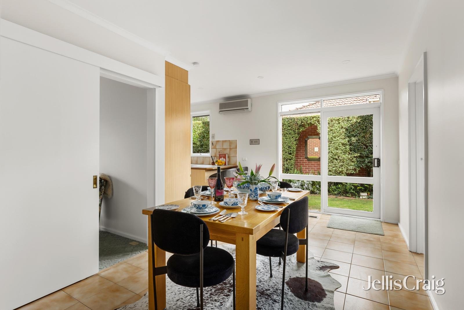 3/5 St Huberts Road, Carnegie image 4