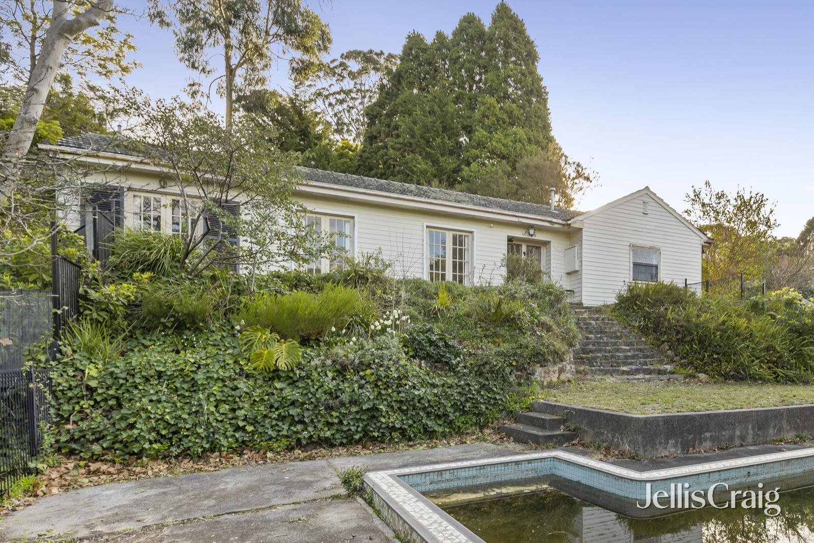35 Stirling Road, Croydon image 2