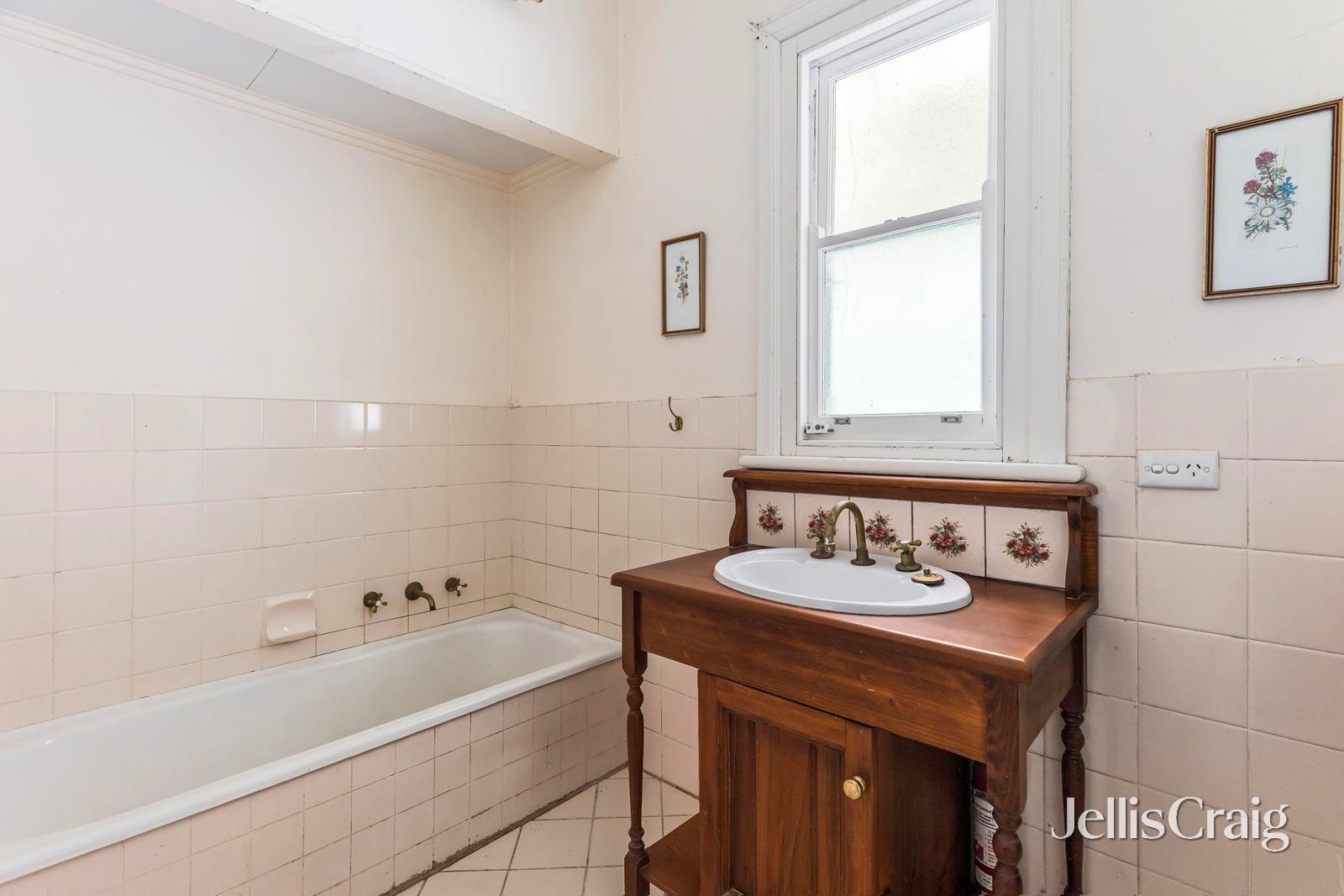 35 Stirling Road, Croydon image 8