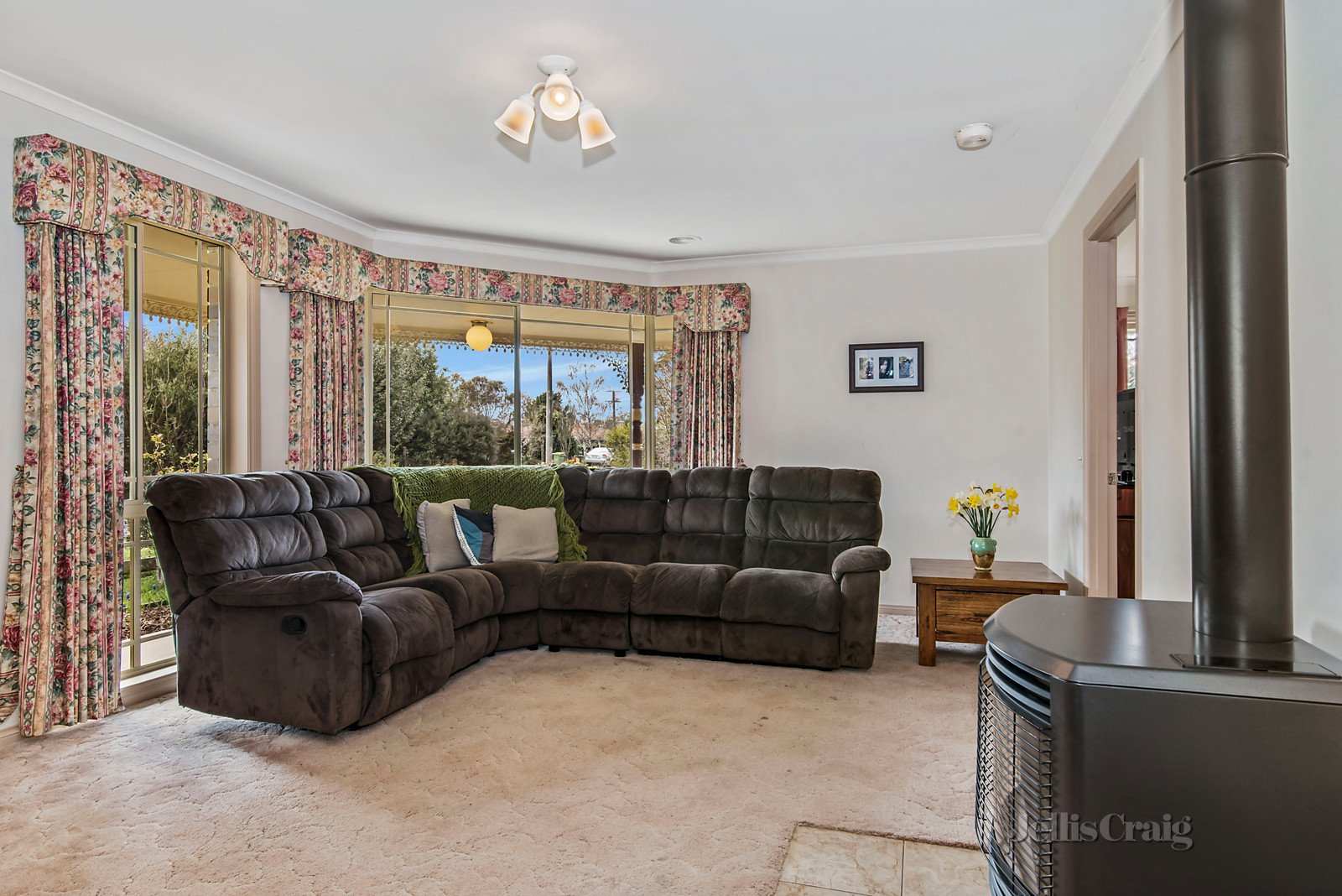 35 Stuart Drive, Woodend image 2