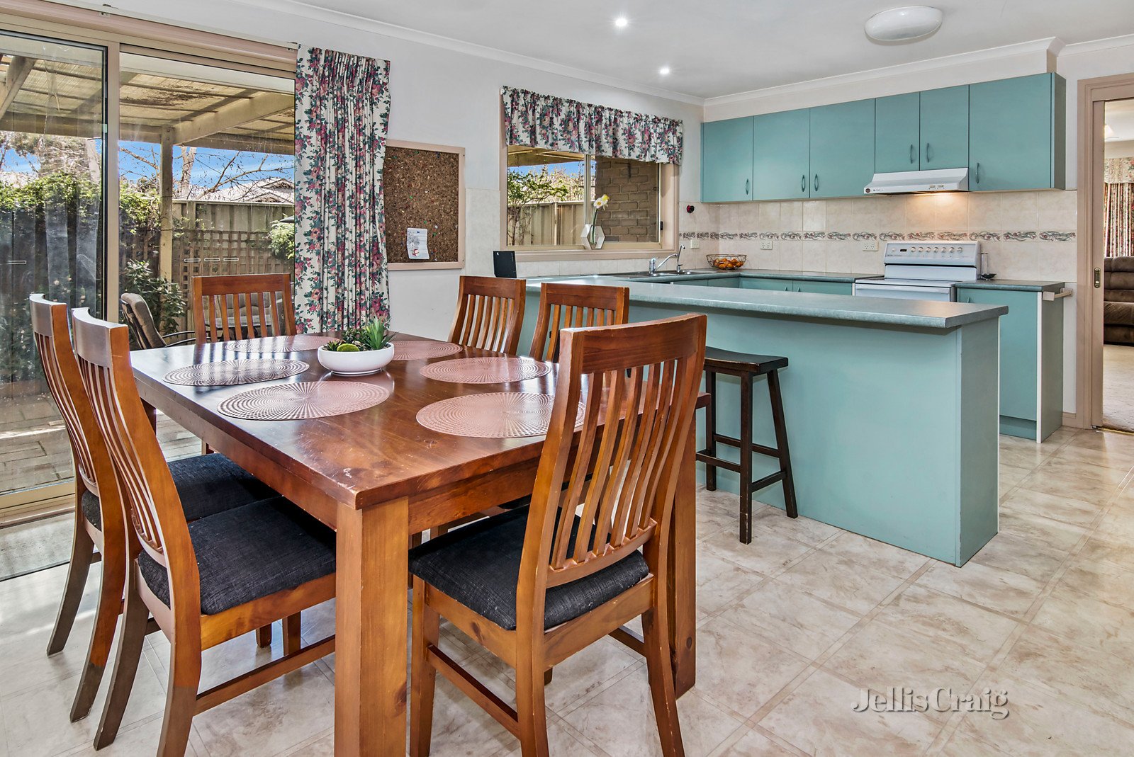 35 Stuart Drive, Woodend image 4