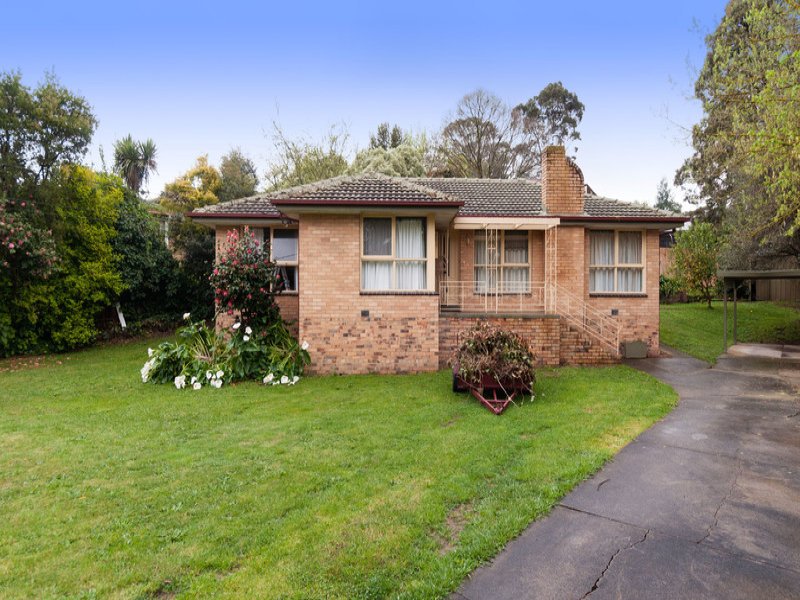 35 Swinburne Avenue, Mooroolbark image 1