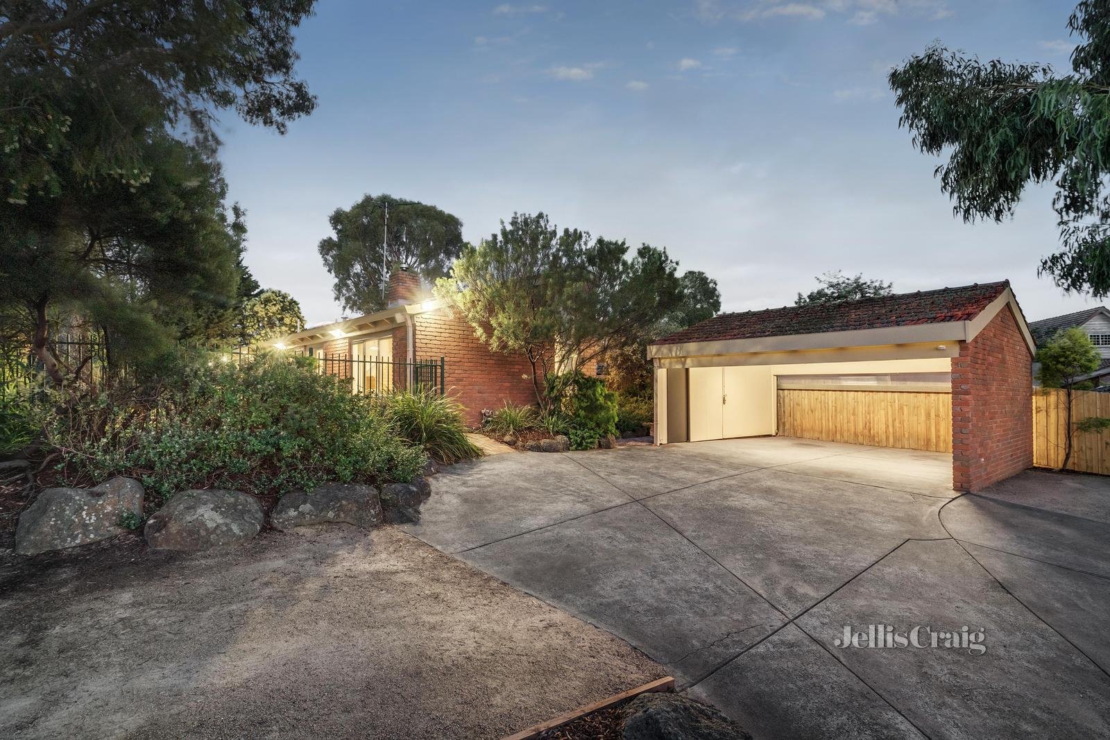 35 Tallow Wood Drive, Greensborough image 1