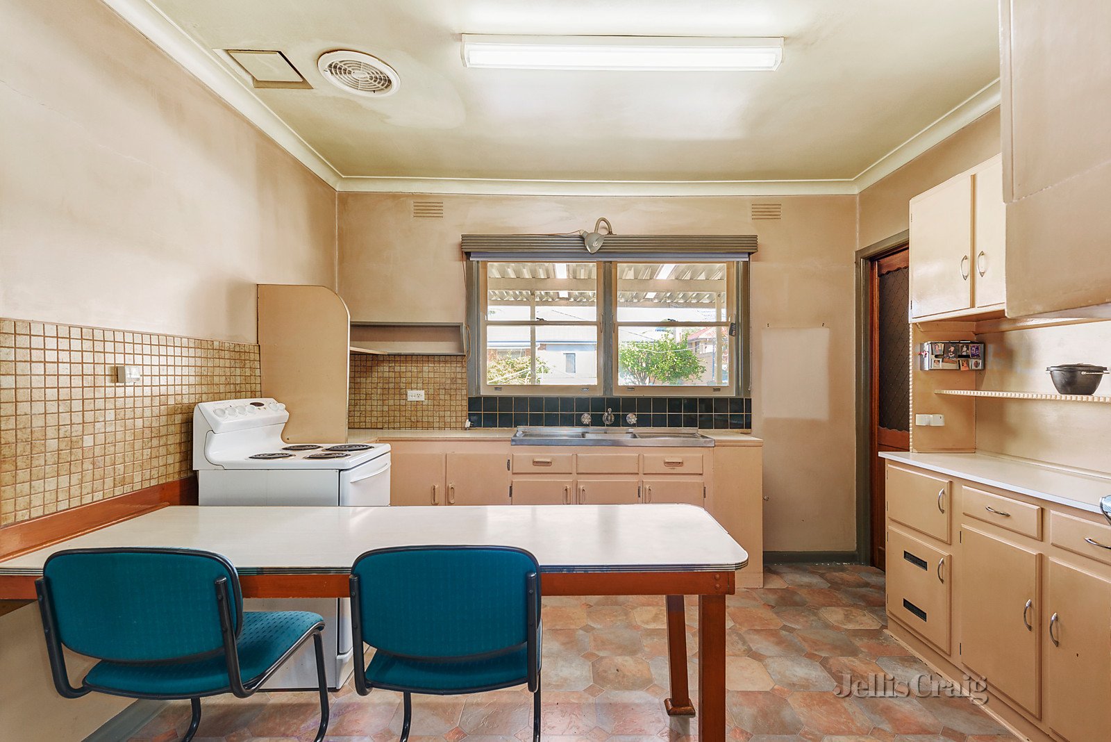 35 Toogoods Rise, Box Hill North image 3