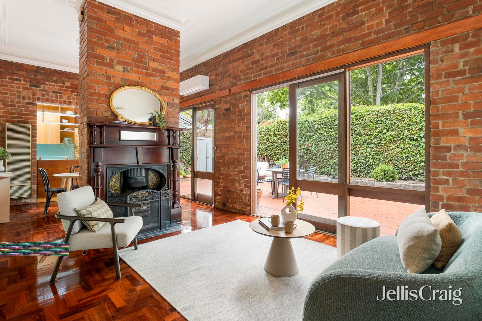 35 Trenerry Crescent, Abbotsford image 2