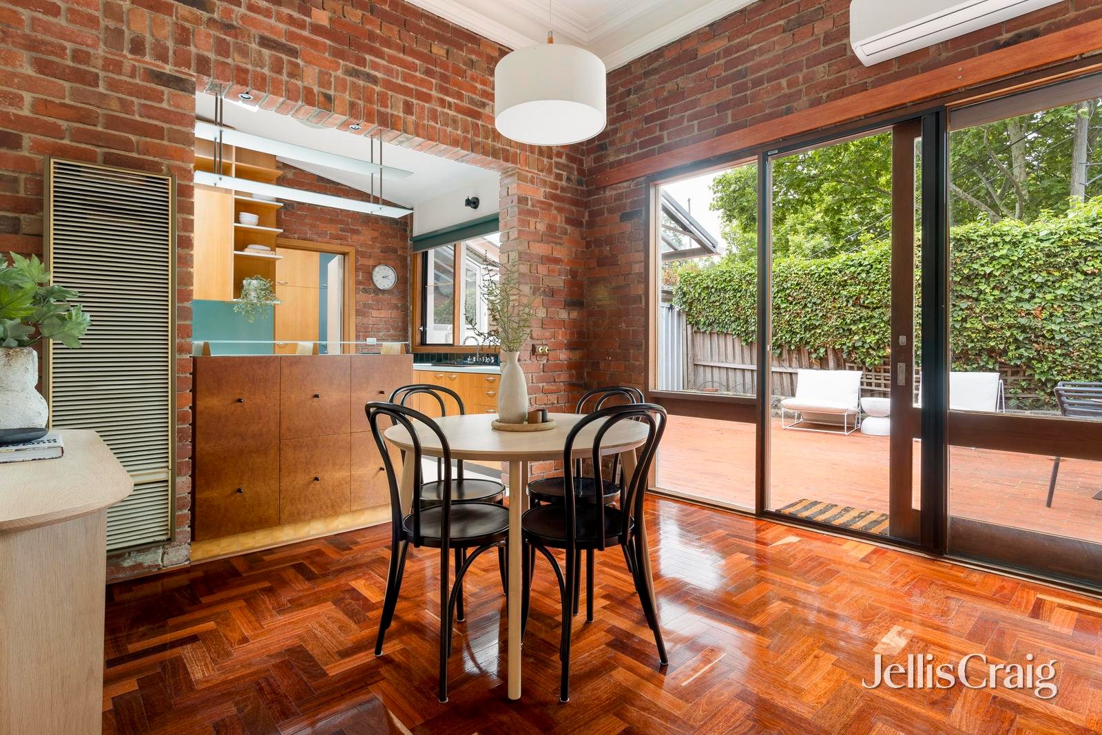 35 Trenerry Crescent, Abbotsford image 3