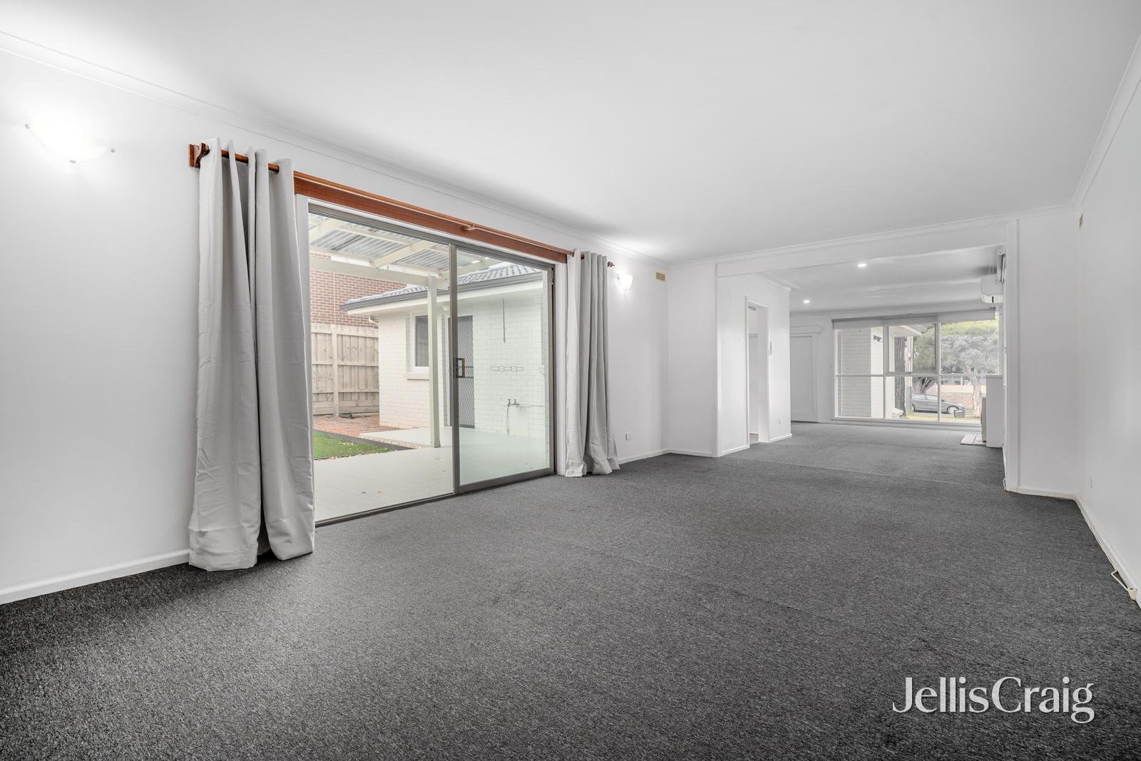 35 Willow Avenue, Glen Waverley image 3