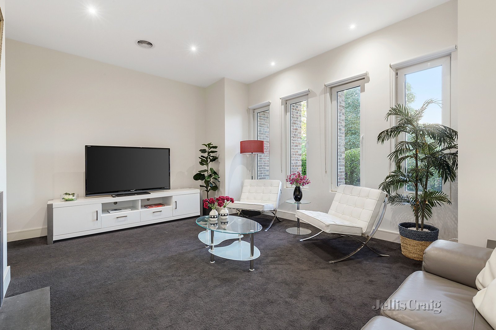 35 Yeovil Road, Glen Iris image 2