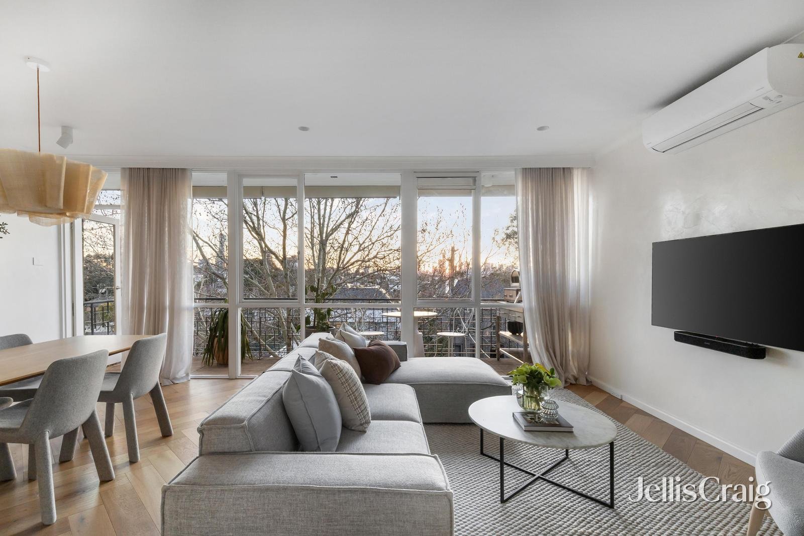 3/50 Grange Road, Toorak image 2