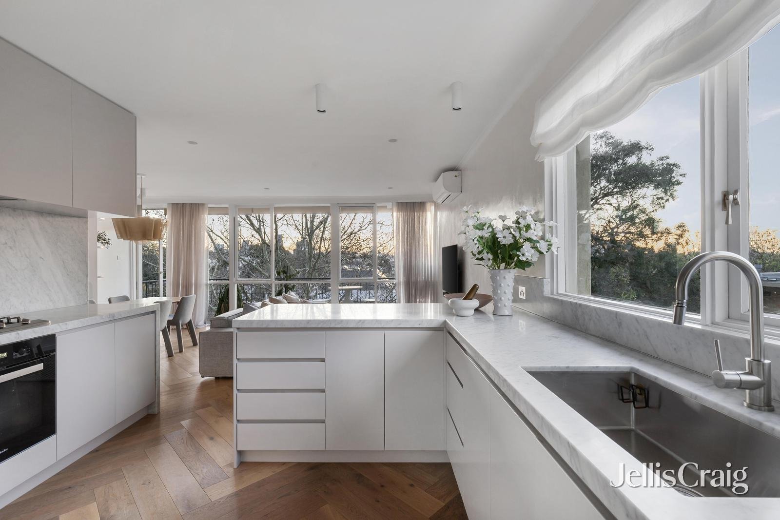 3/50 Grange Road, Toorak image 6