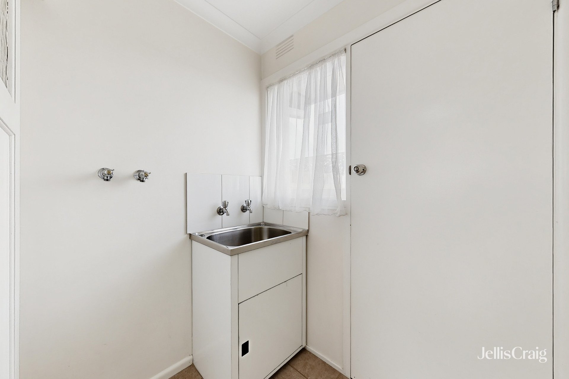 3/50 Lower Dandenong Road, Parkdale image 8