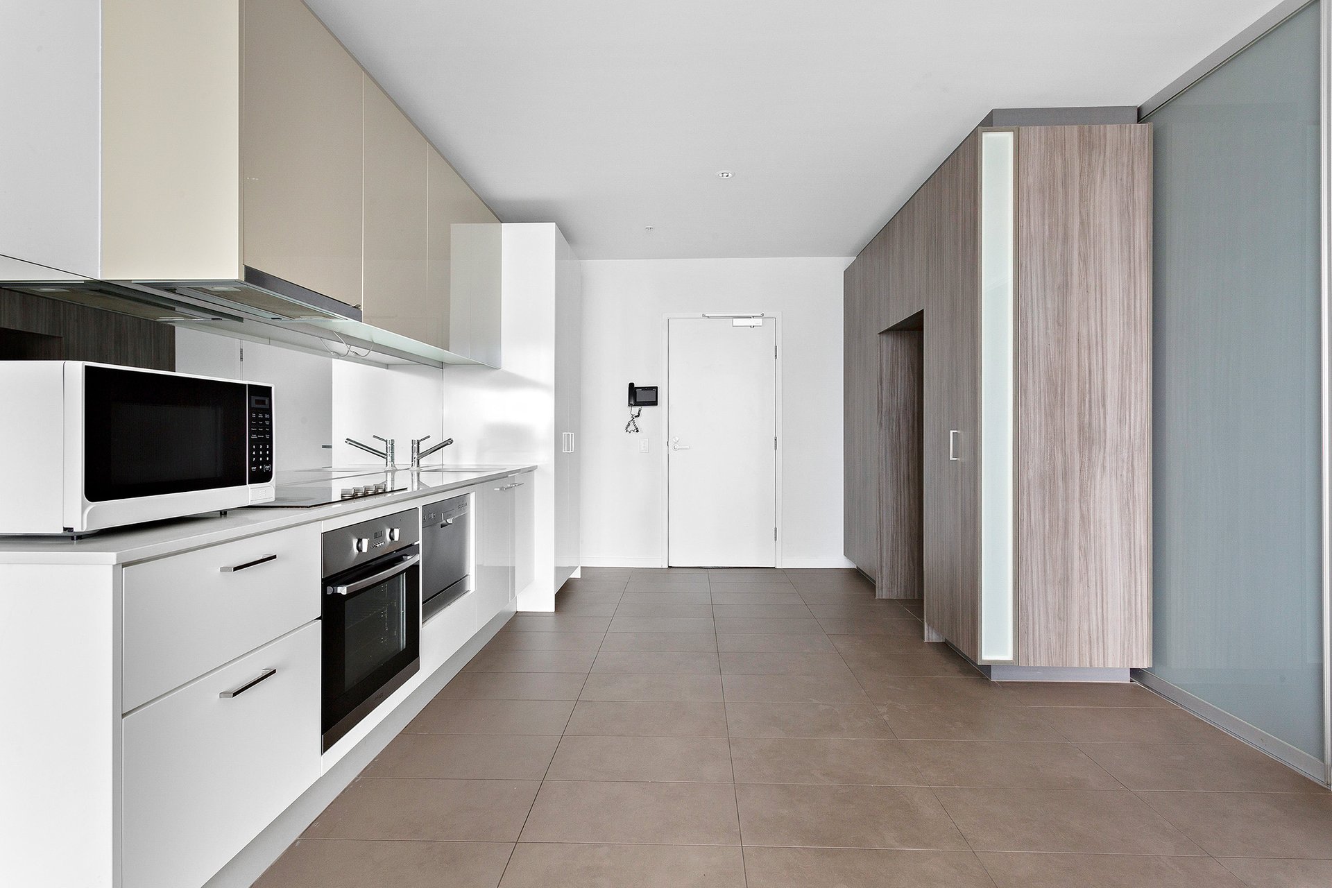 3501S/220 Spencer Street, Melbourne image 4