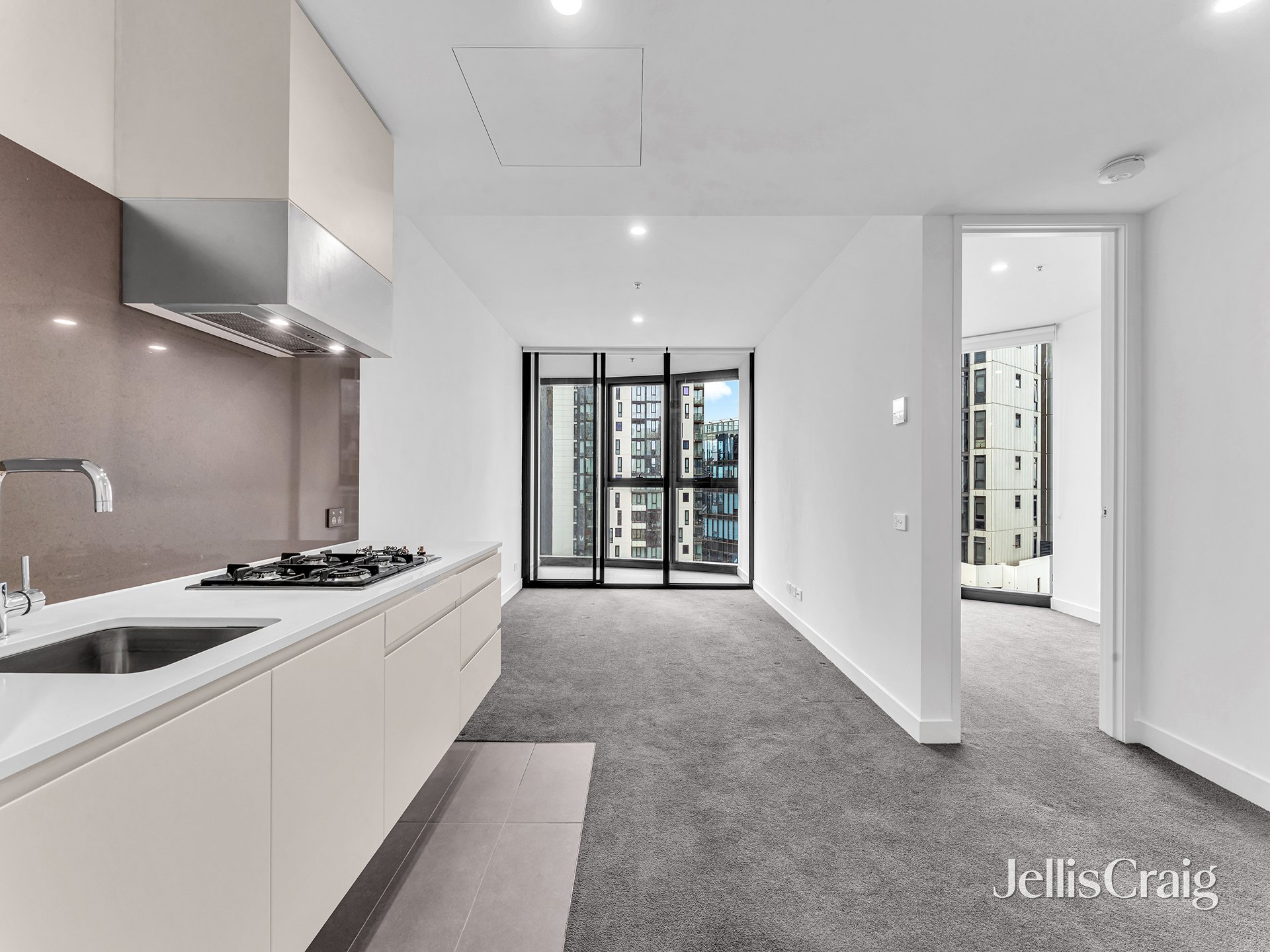 3512/105 Clarendon Street, Southbank image 2