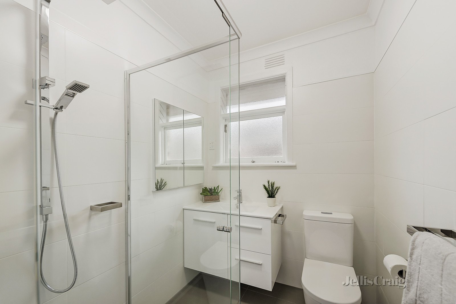 3/52 Coorigil Road, Carnegie image 4