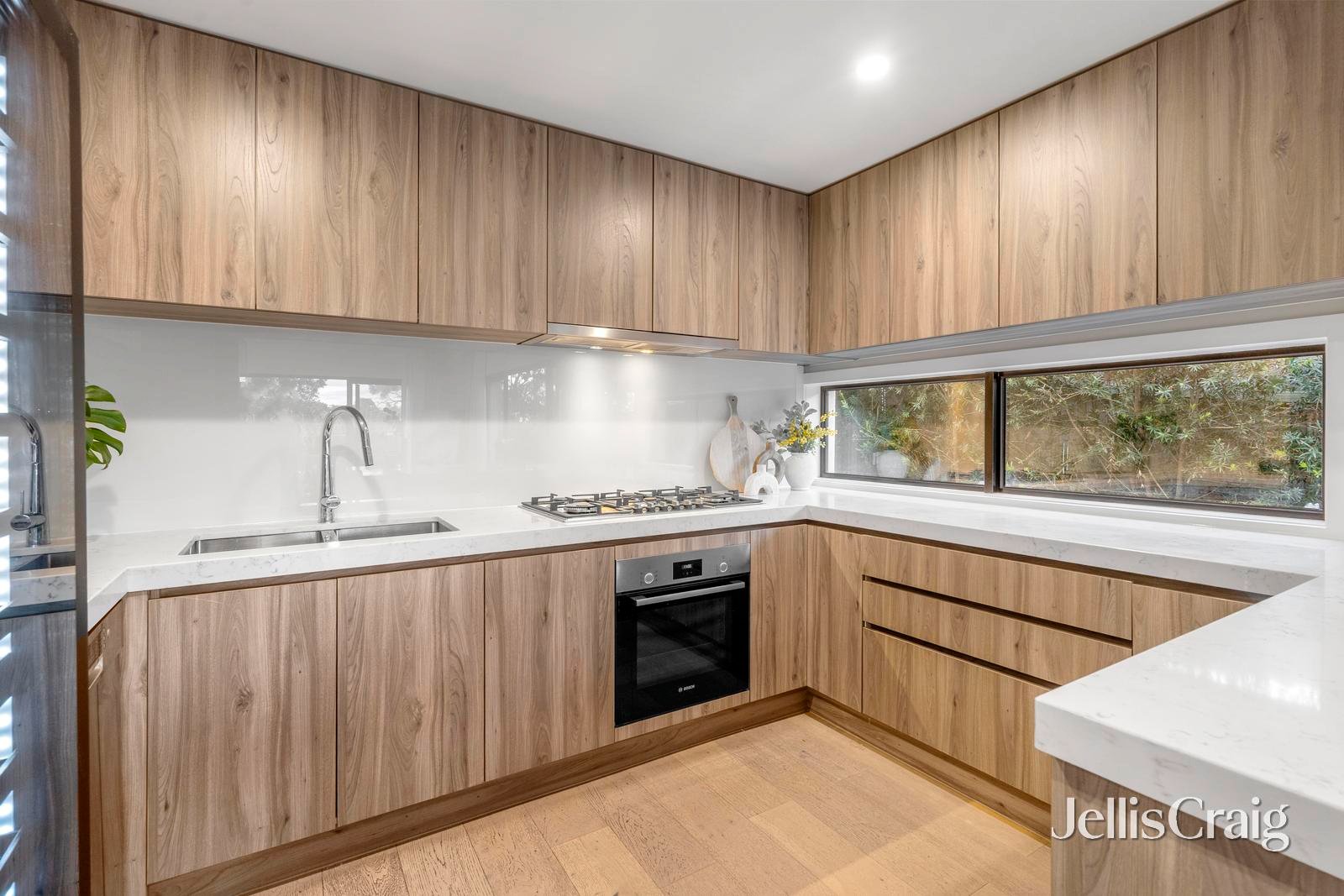 3/52 St Clems Road, Doncaster East image 5