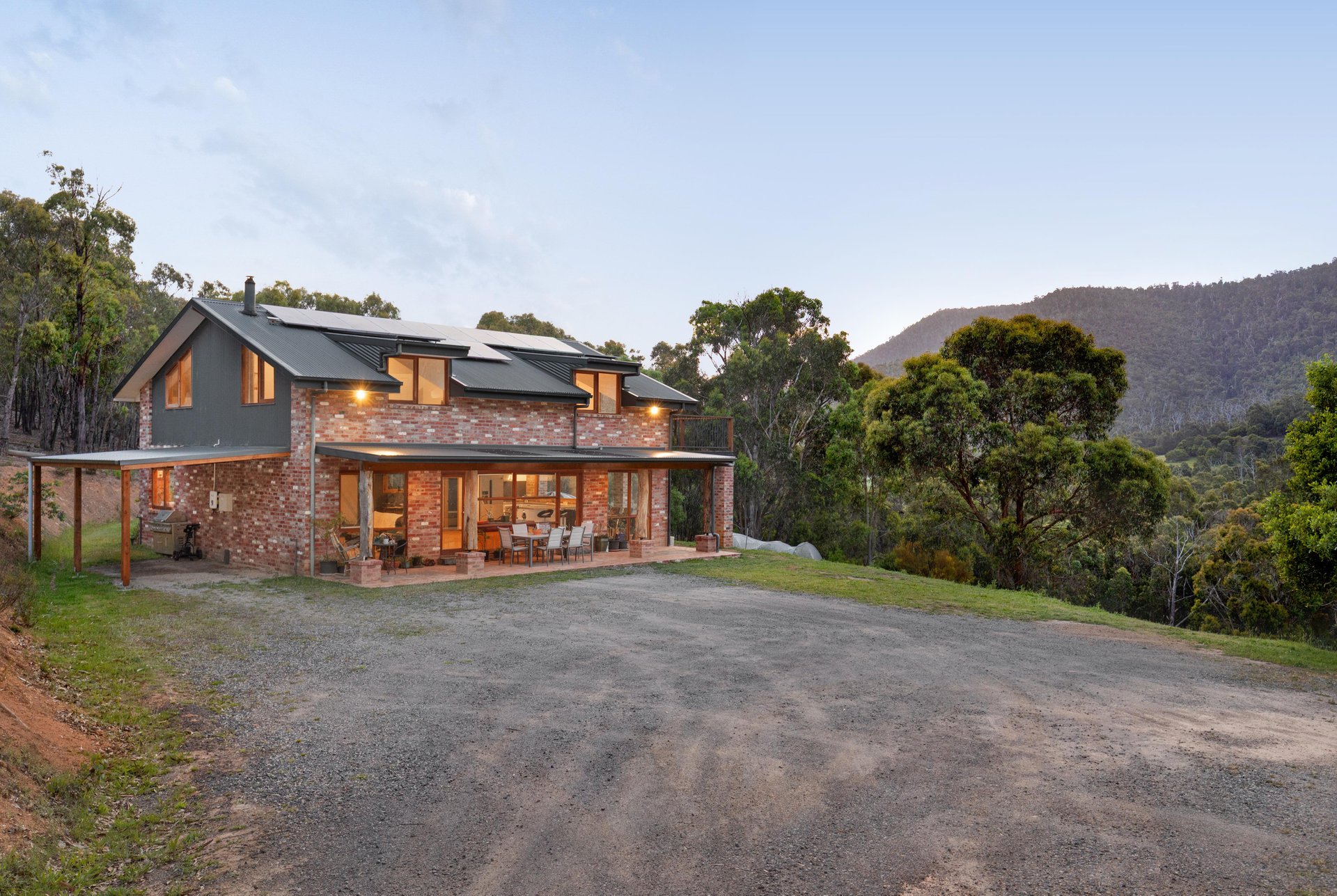 355 Chadds Creek Road, Strathewen image 1