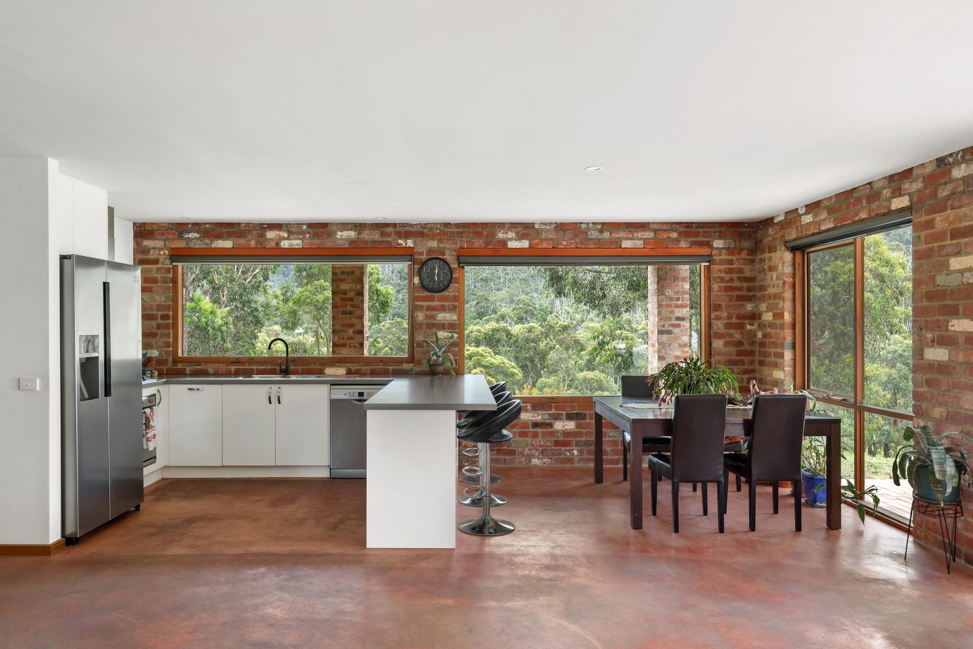 355 Chadds Creek Road, Strathewen image 2