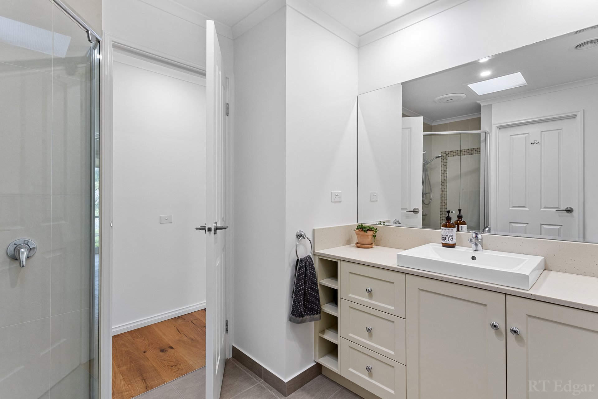 Property Gallery Thumbnail 7