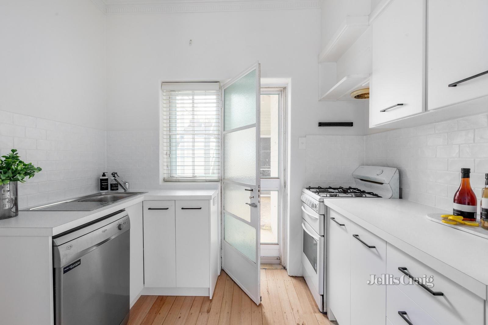 3/58 Toorak Road West, South Yarra image 4