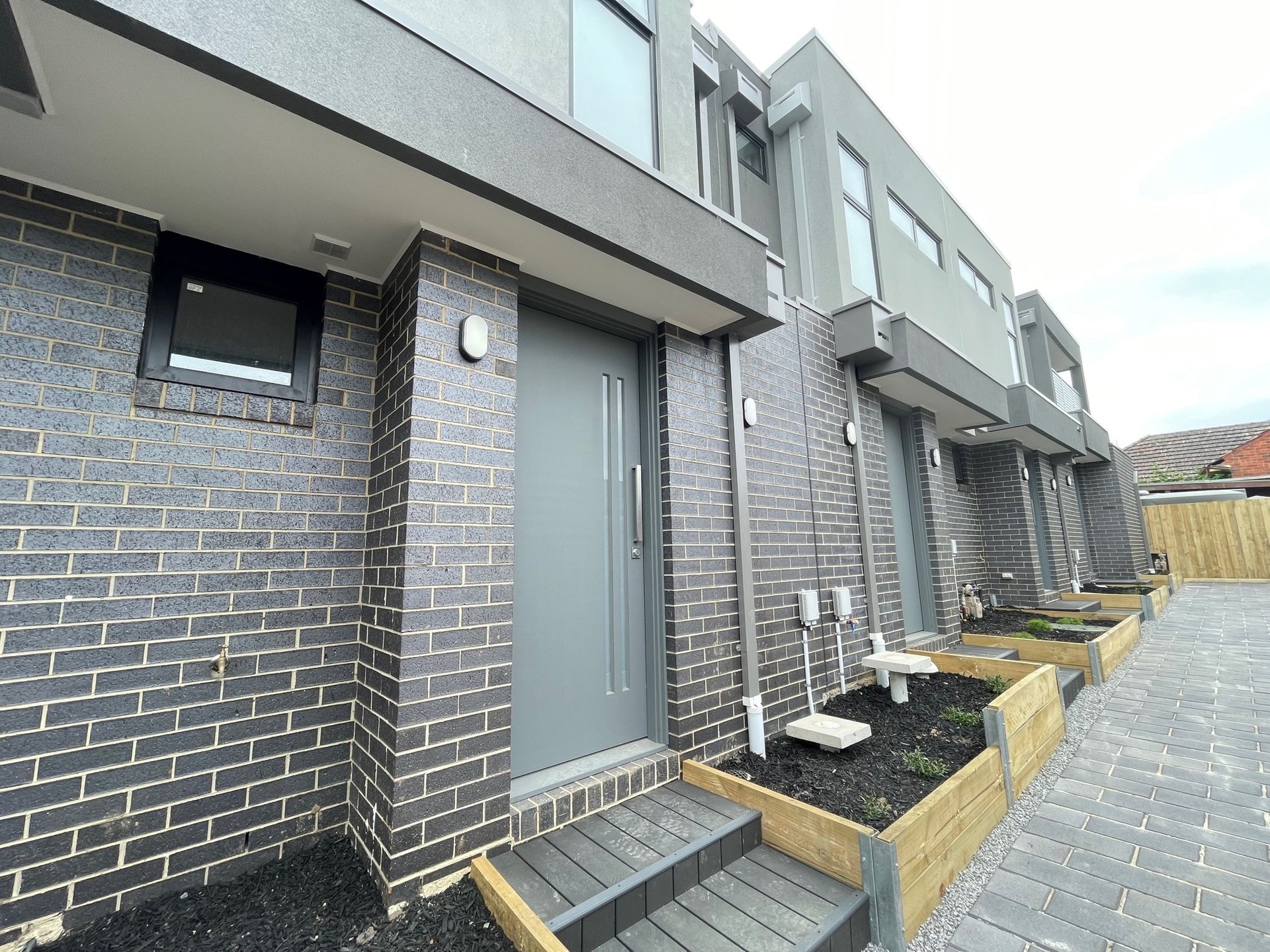 3/585 Whitehorse Road, Mitcham image 1