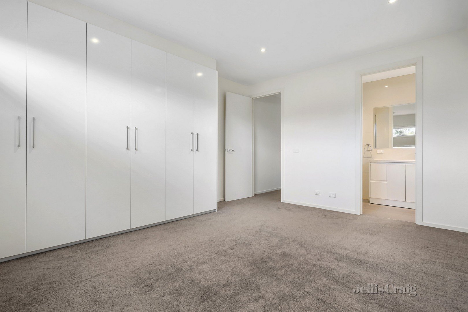 35A Argus Street, Cheltenham image 6