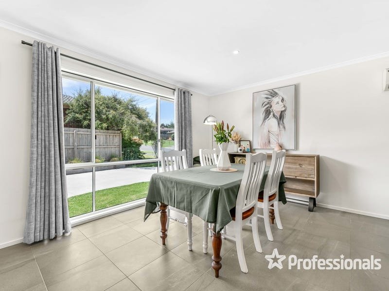 36 Barker Drive, Mooroolbark image 5