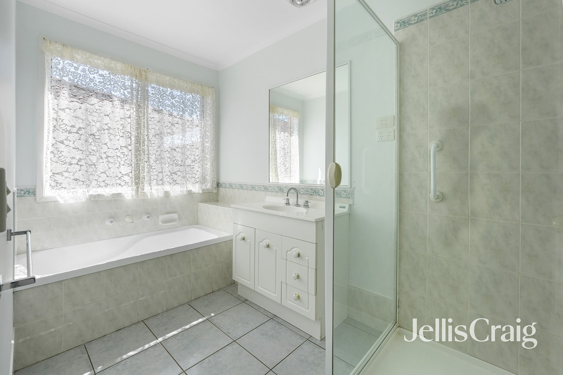 36 Bellarine Drive, Cranbourne image 9