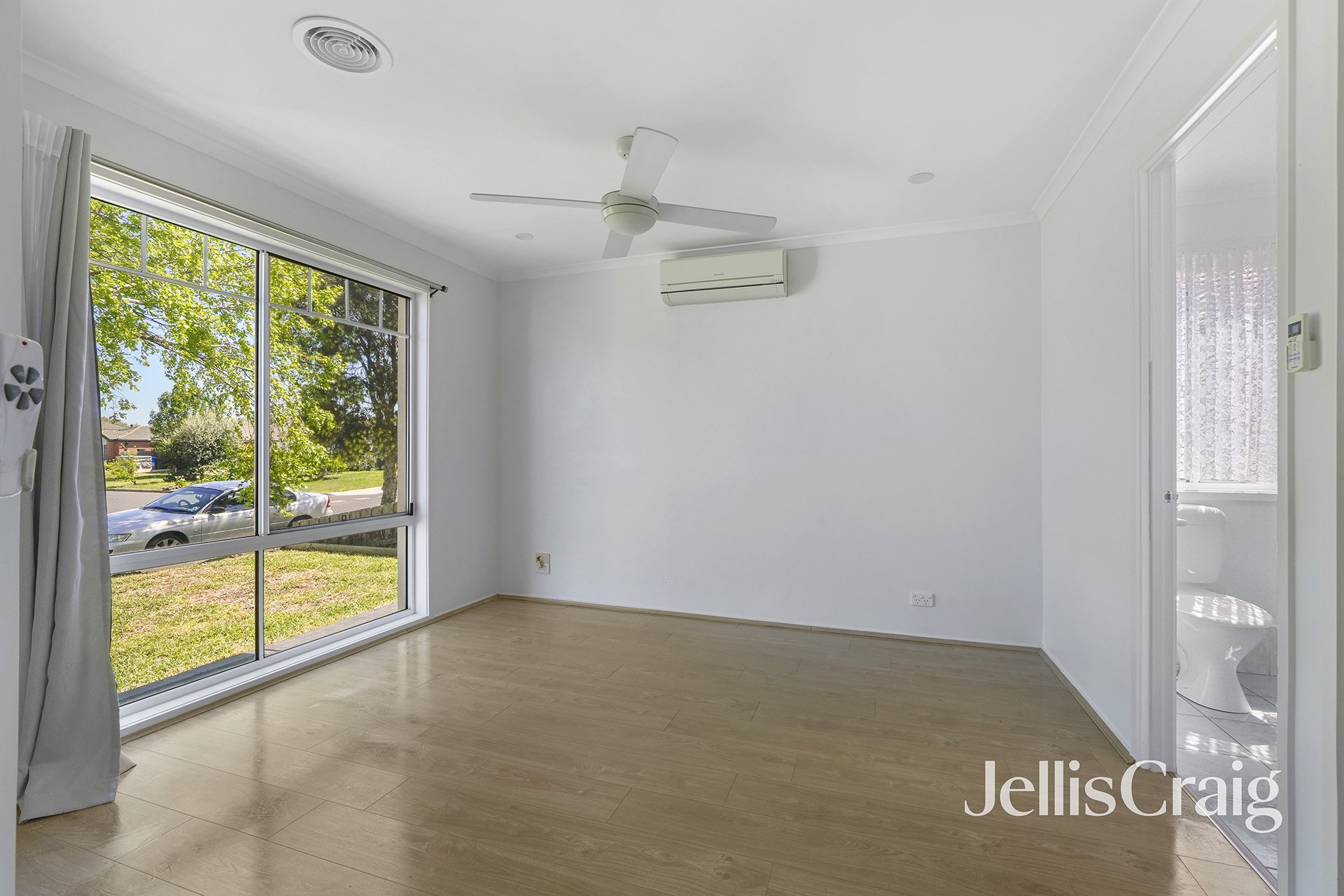 36 Bellarine Drive, Cranbourne image 5
