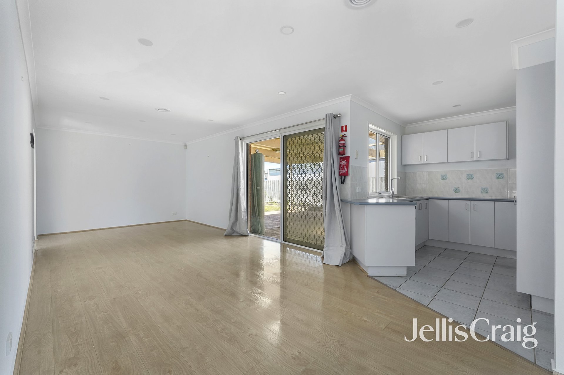 36 Bellarine Drive, Cranbourne image 3