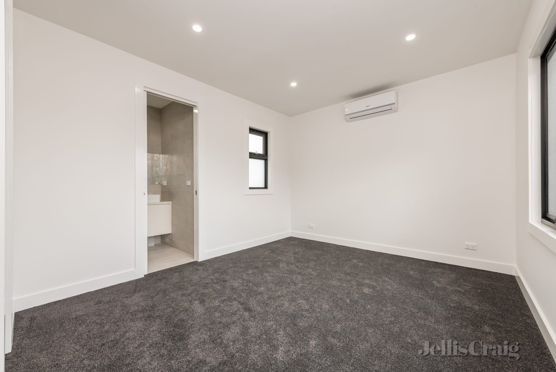 3/6 Bishop Court, Mount Waverley image 2