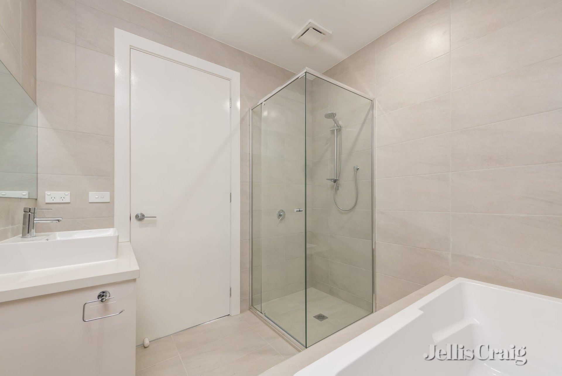 3/6 Bishop Court, Mount Waverley image 3
