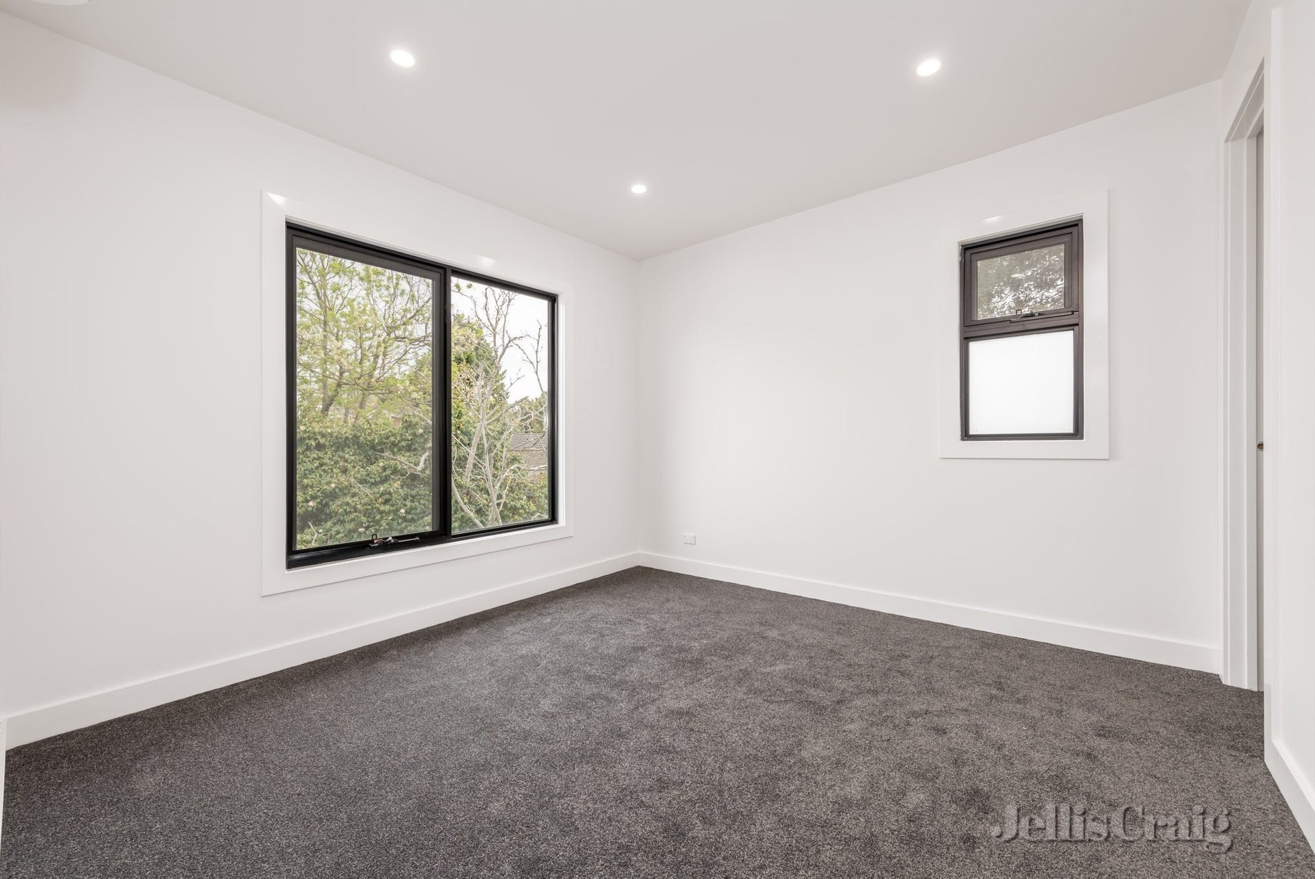 3/6 Bishop Court, Mount Waverley image 4