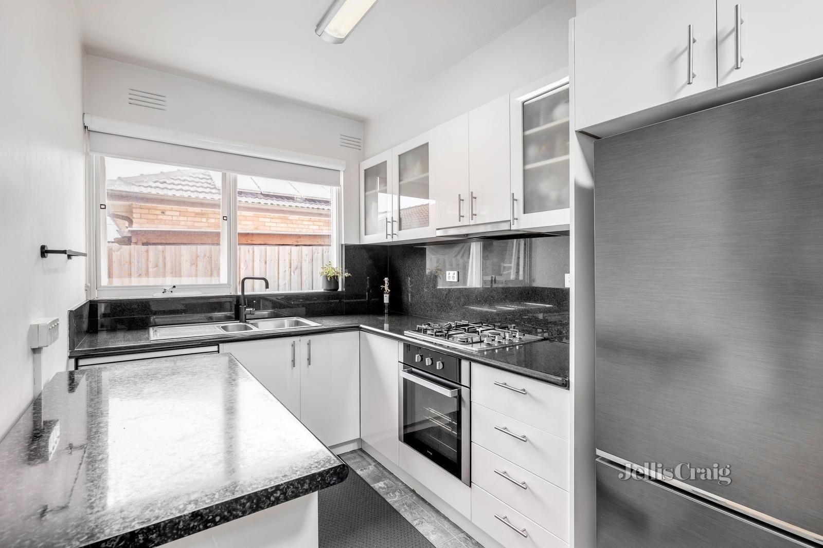 3/6 Brad Street, Bentleigh East image 2