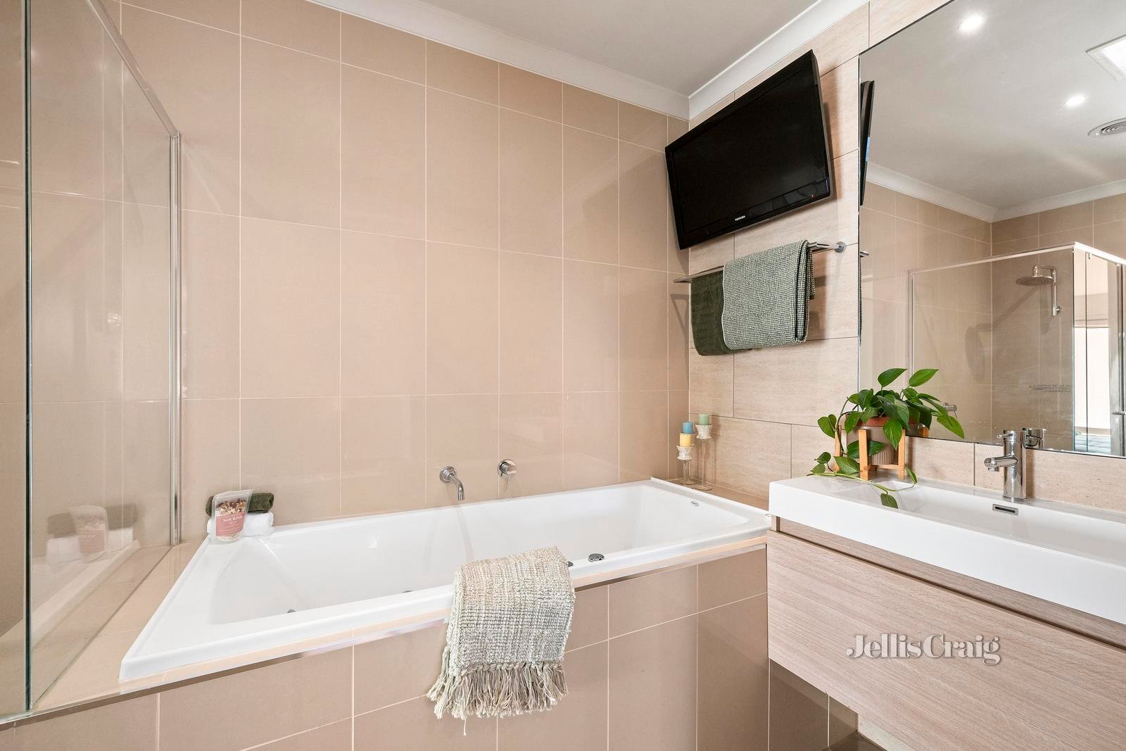3/6 Bridges Avenue, Mooroolbark image 9