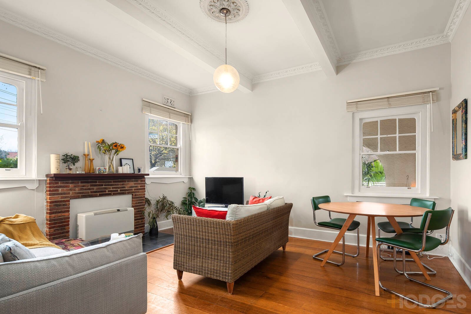 3 / 6 Broadway  Elwood