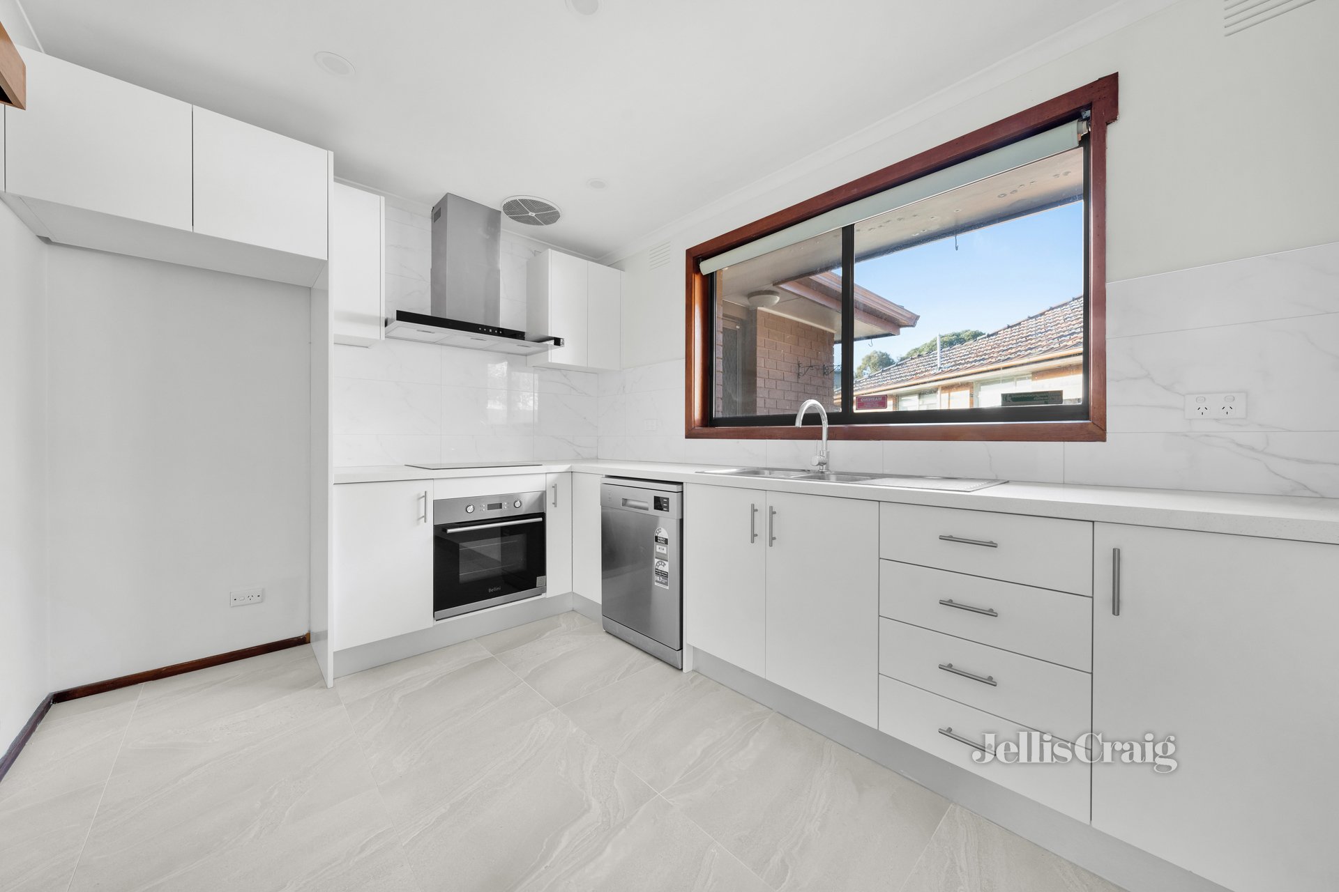 3/6 Burton Avenue, Clayton image 1