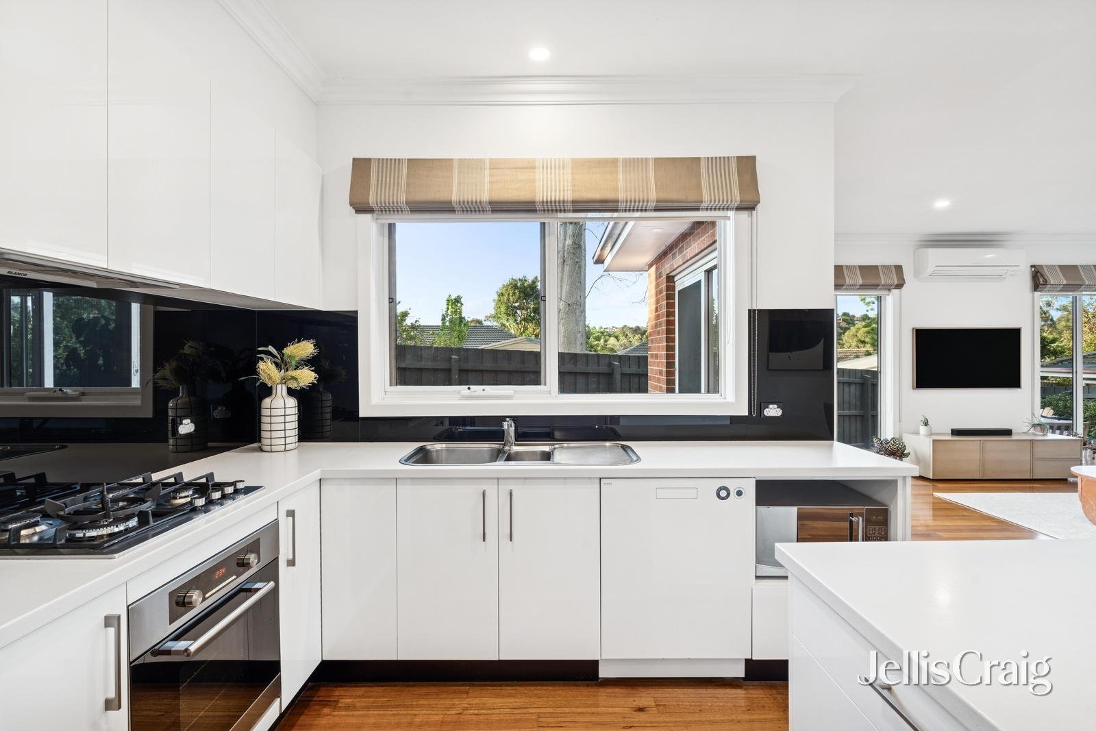 3/6 Cardigan Road, Mooroolbark image 6