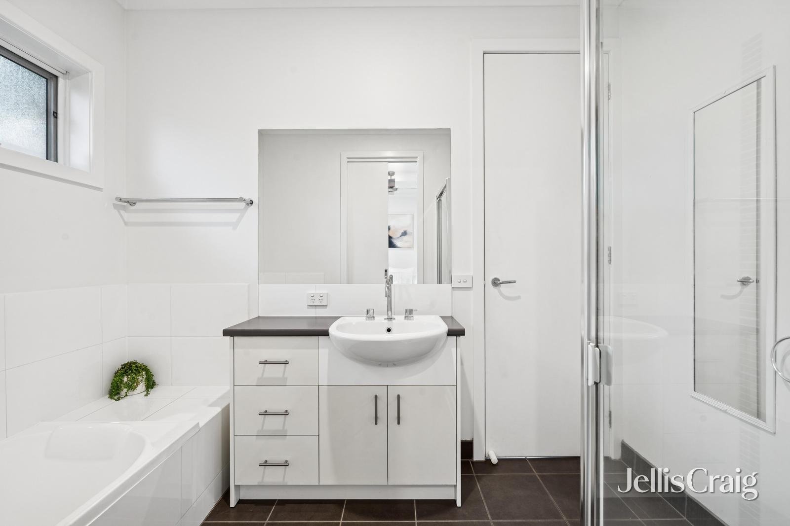 3/6 Cardigan Road, Mooroolbark image 8