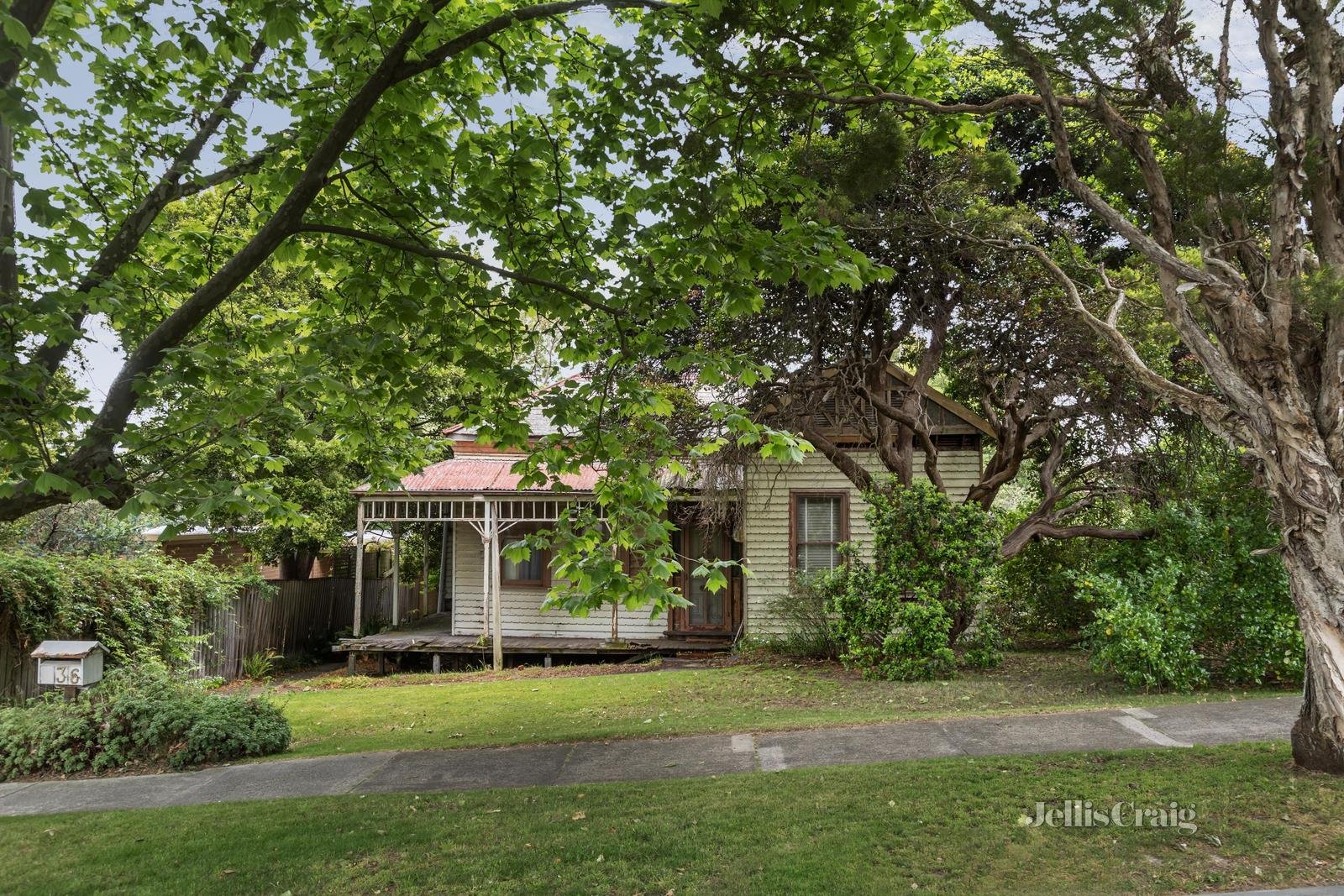 36 Chaucer Crescent, Canterbury image 5